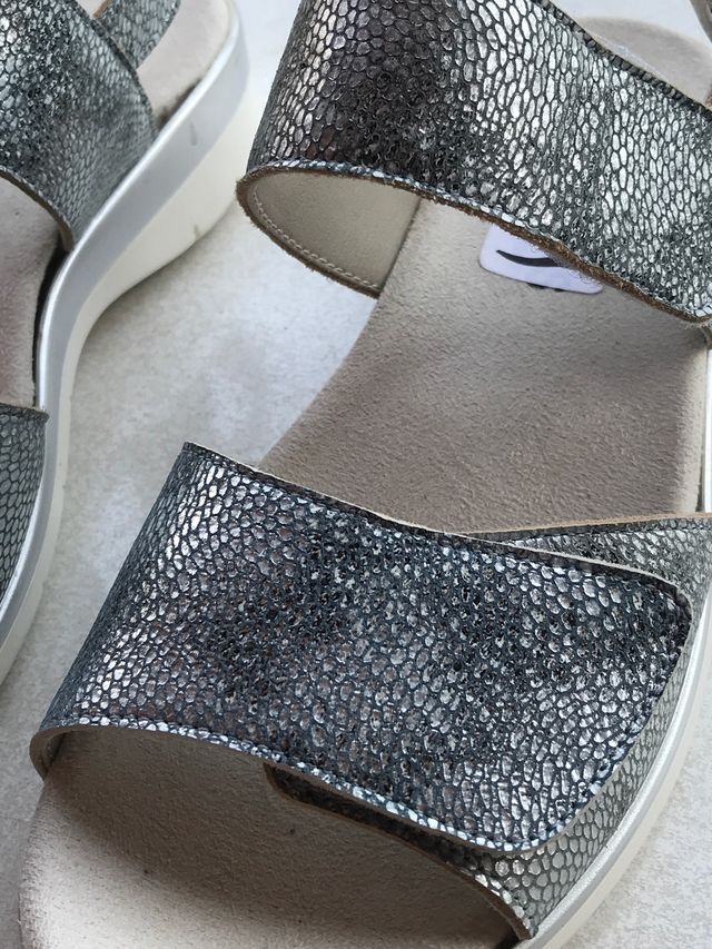 Sandalias plantilla extraible. Talla 38