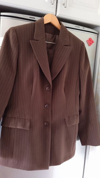 traje chaqueta y falda. todo tiempo