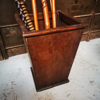 paragüero madera. antiguo.