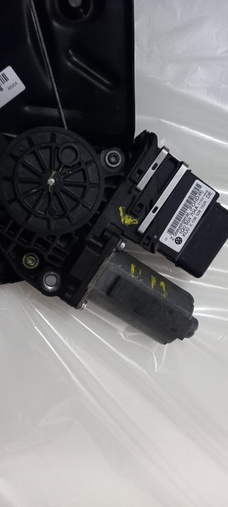 Elevalunas trasero derecho Vw Eos