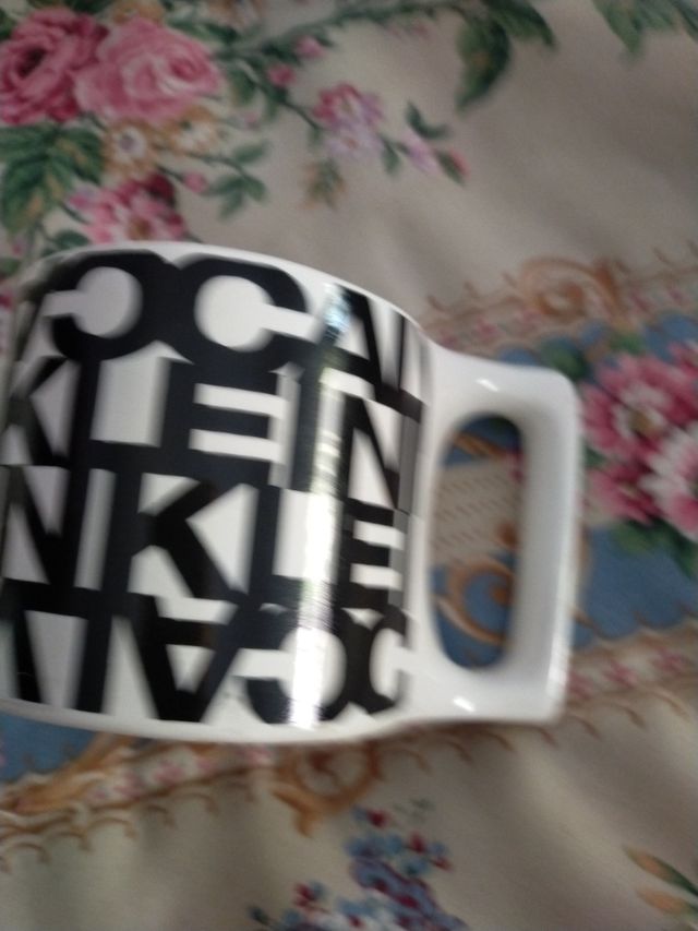 taza exclusiva de Calvin Klein