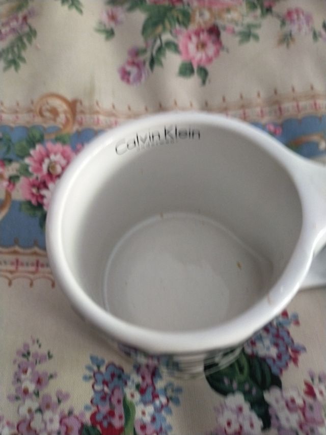 taza exclusiva de Calvin Klein