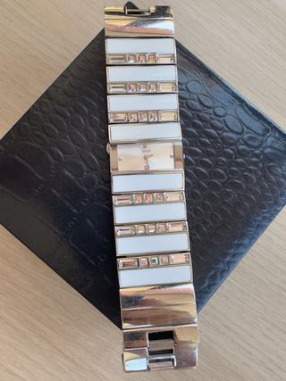 Reloj señora marca Guess: Elegancia en Blanco