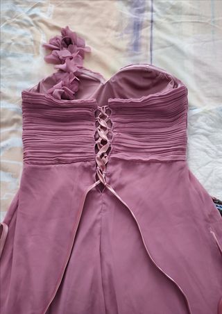 Vestido de fiesta fruncido con un hombro