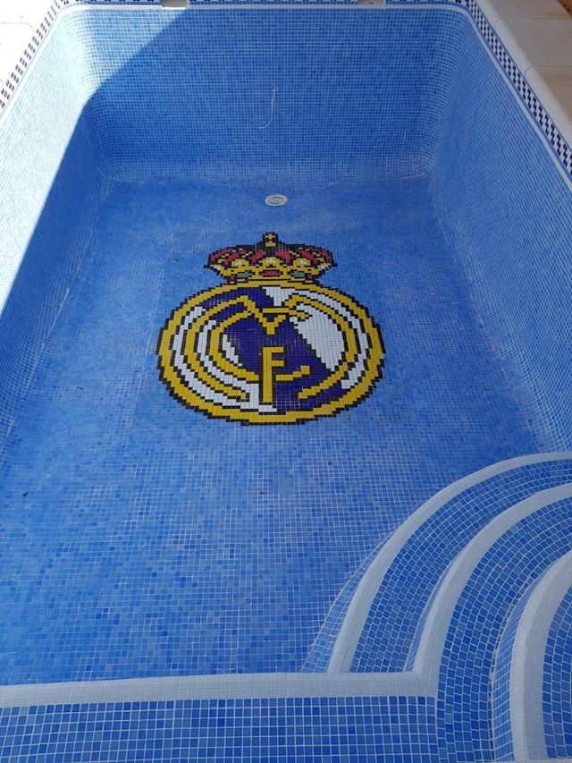 Equipo gunitado , maquinaria y operarios, piscinas