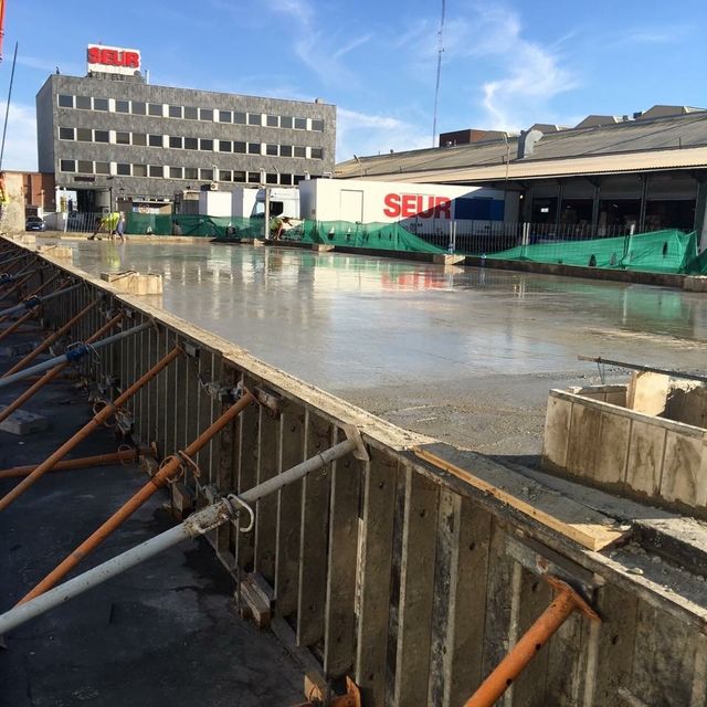 Equipo gunitado , maquinaria y operarios, piscinas