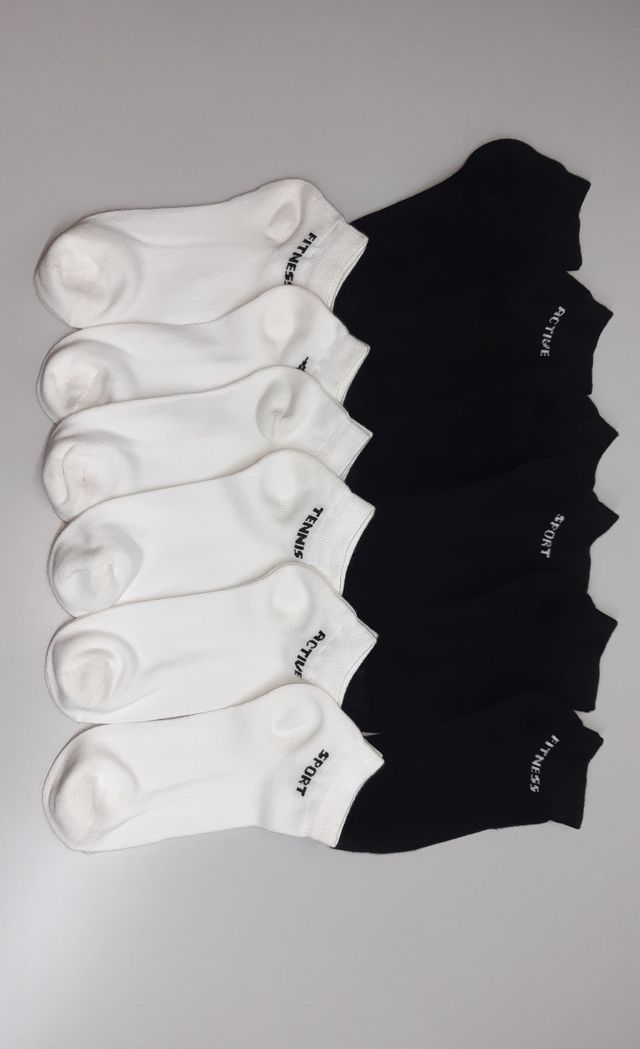 Meias baixas (soquetes) pretas e brancas