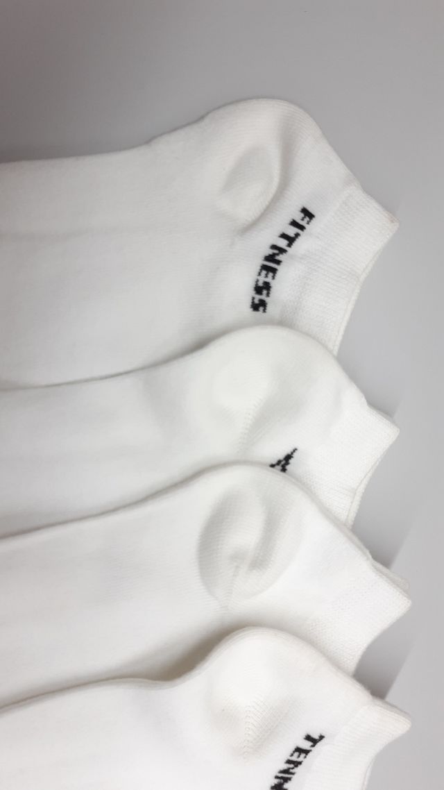 Meias baixas (soquetes) pretas e brancas