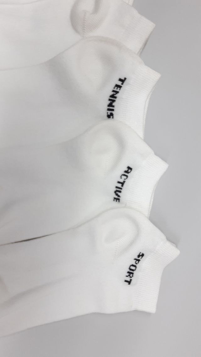 Meias baixas (soquetes) pretas e brancas