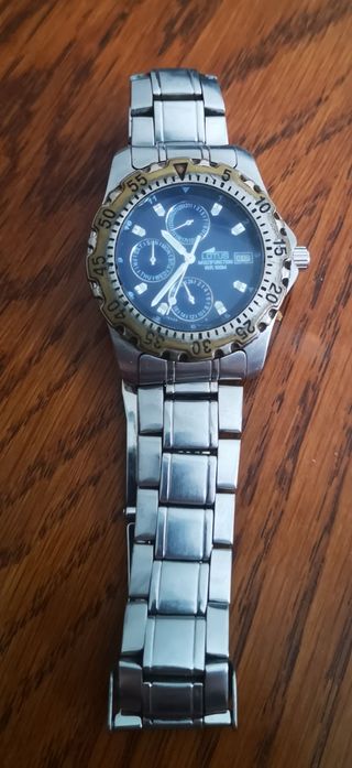 reloj de metal
