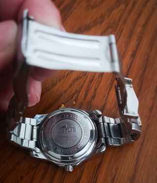 reloj de metal