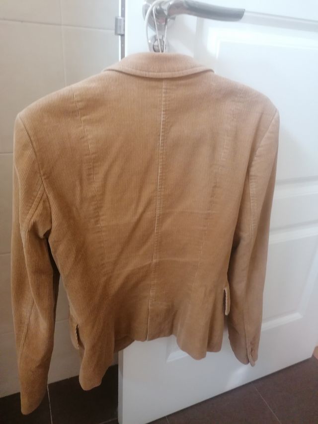 Chaqueta de pana color camel. T36