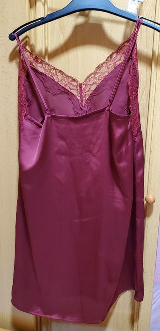 Camisón satén rojo encaje