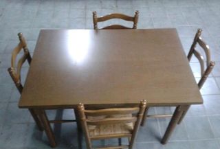Mesa comedor con 4 sillas