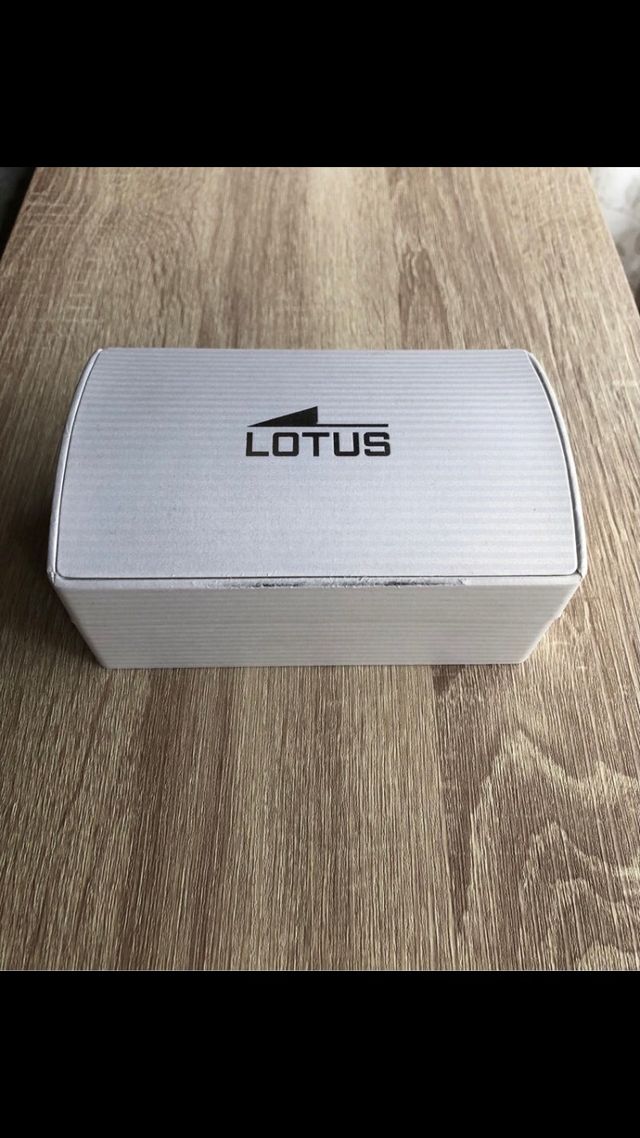 Reloj Lotus acero