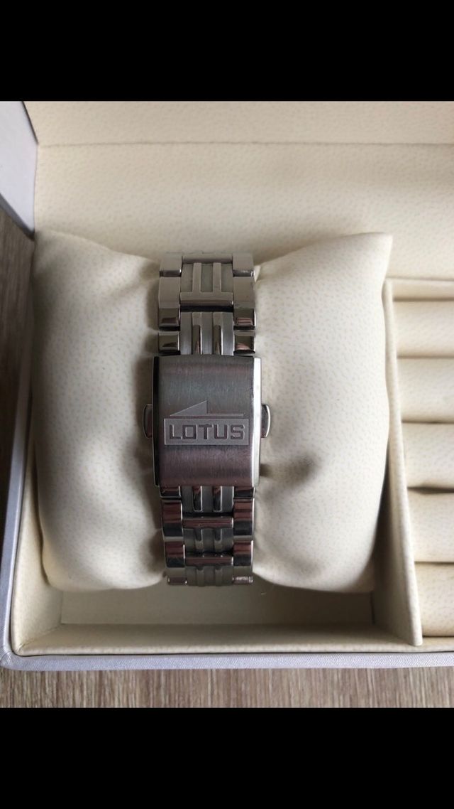 Reloj Lotus acero
