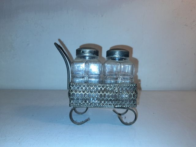 Carrito para la sal y pimienta.