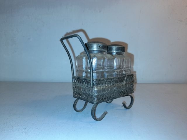 Carrito para la sal y pimienta.