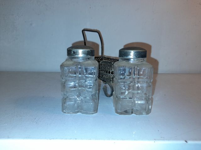 Carrito para la sal y pimienta.