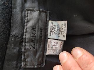 Abrigo negro de paño, de zara