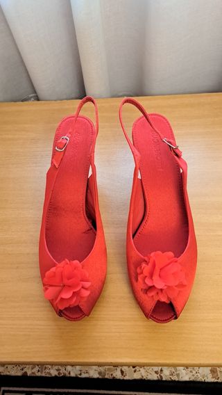 Zapatos rojos de raso