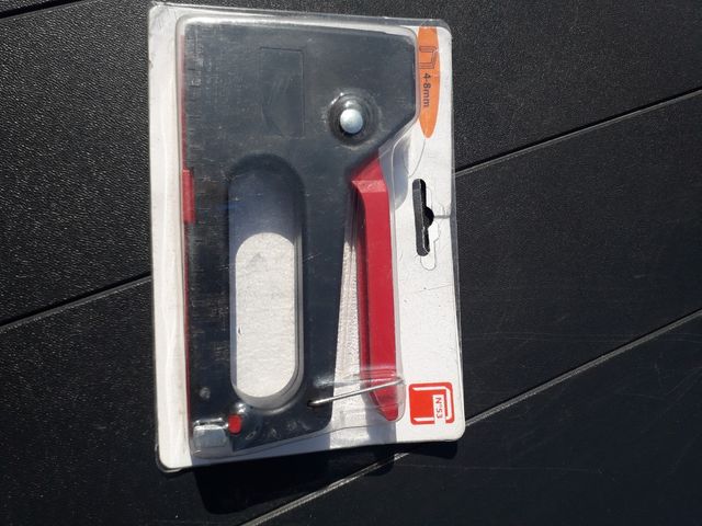 GRAPADORA EN SU EMBALAJE .SE REGALA LAS GRAPAS.