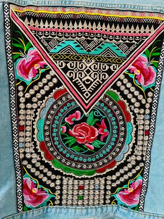 Chaqueta vaquera estampado étnico Stradivarius