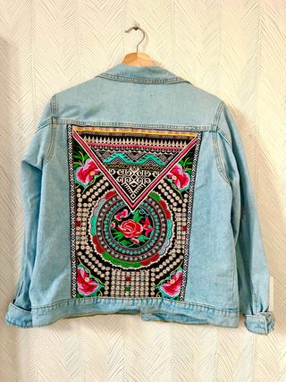 Chaqueta vaquera estampado étnico Stradivarius