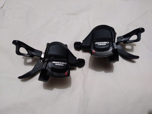 Pareja de pulsadores Shimano Deore 2/3 x 10 v.