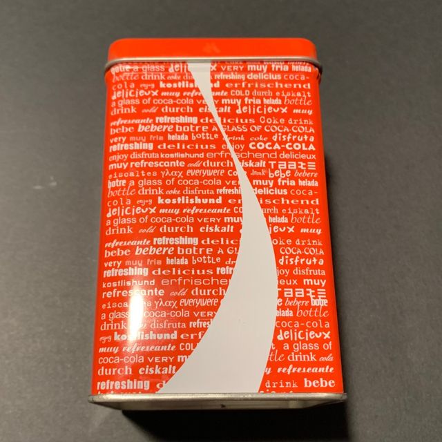 Lata metálica de Coca Cola
