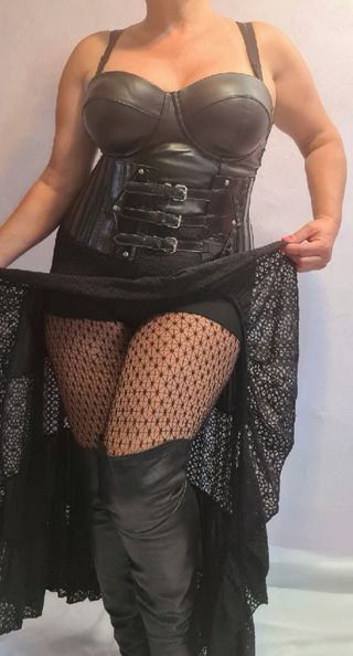 Falda gotica asimetrica 