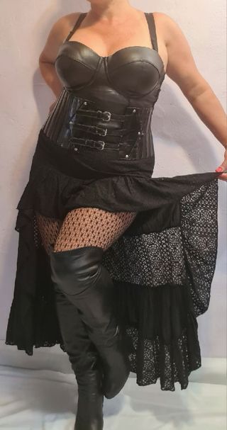 Falda gotica asimetrica 