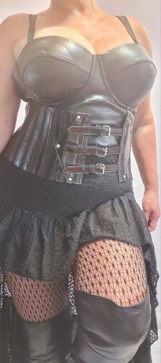 Falda gotica asimetrica 