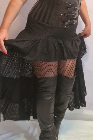 Falda gotica asimetrica 