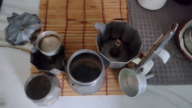 Dos cafeteras italianas