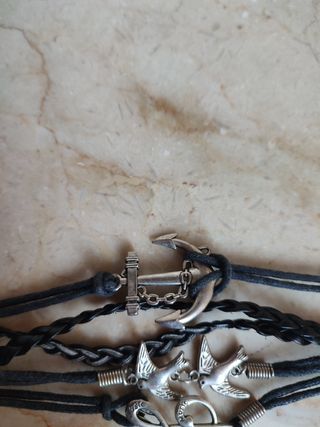 Pulsera de cuero y acero negra