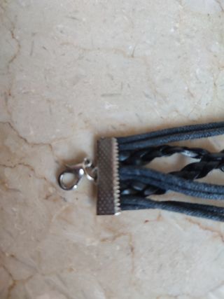 Pulsera de cuero y acero negra