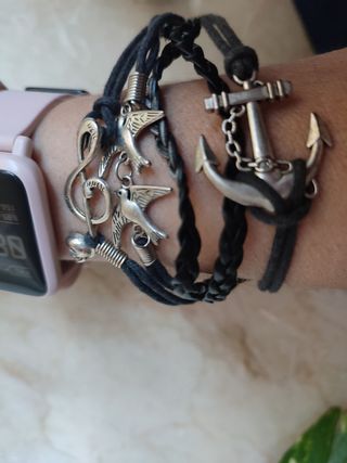 Pulsera de cuero y acero negra