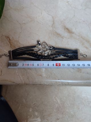 Pulsera de cuero y acero negra