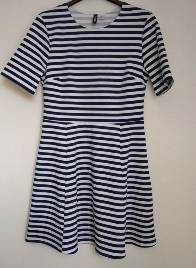 abito a righe bianche e blu H&M