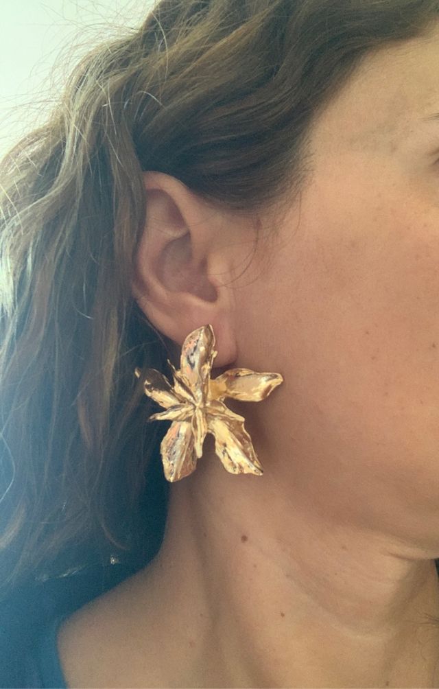 Pendientes dorados flor