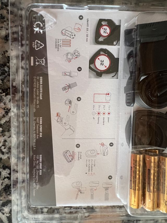 Luces traseras y delanteras NUEVAS. Marca SIGMA.