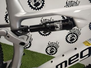 megamo track 07. Talla M