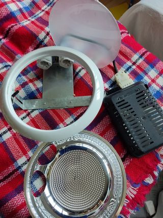 plafón como nuevo, sin bombillas