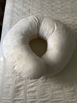 Cojín de lactancia marca boppy