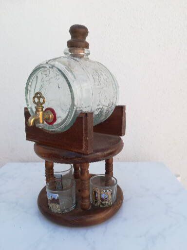 Barril de cristal con 3 vasos. Antiguo