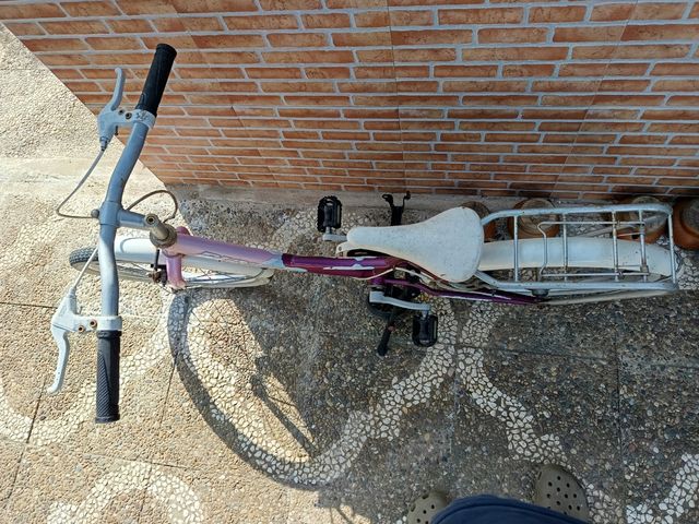 bicicleta niña 25€

