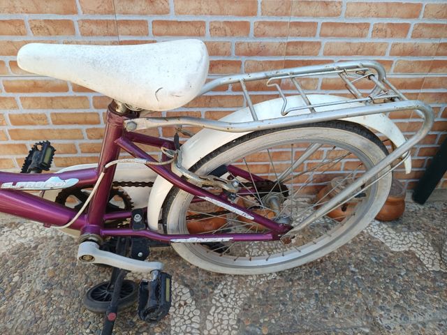 bicicleta niña 25€

