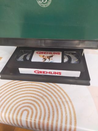 lampara VHS GREMLINS 📼🎞️+ chapa