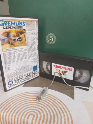 lampara VHS GREMLINS 📼🎞️+ chapa